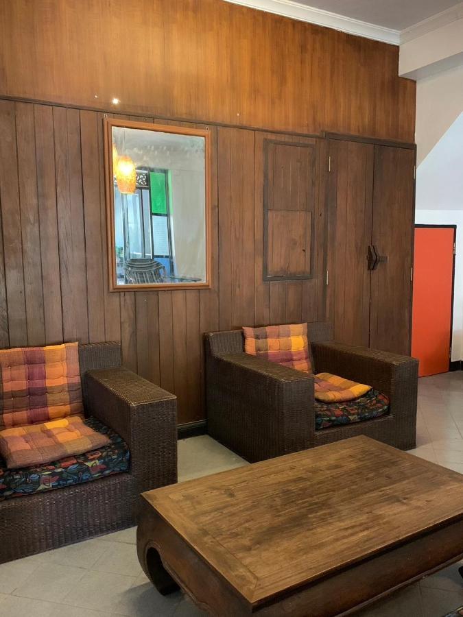 Revolution Hostel Chiang Mai Esterno foto