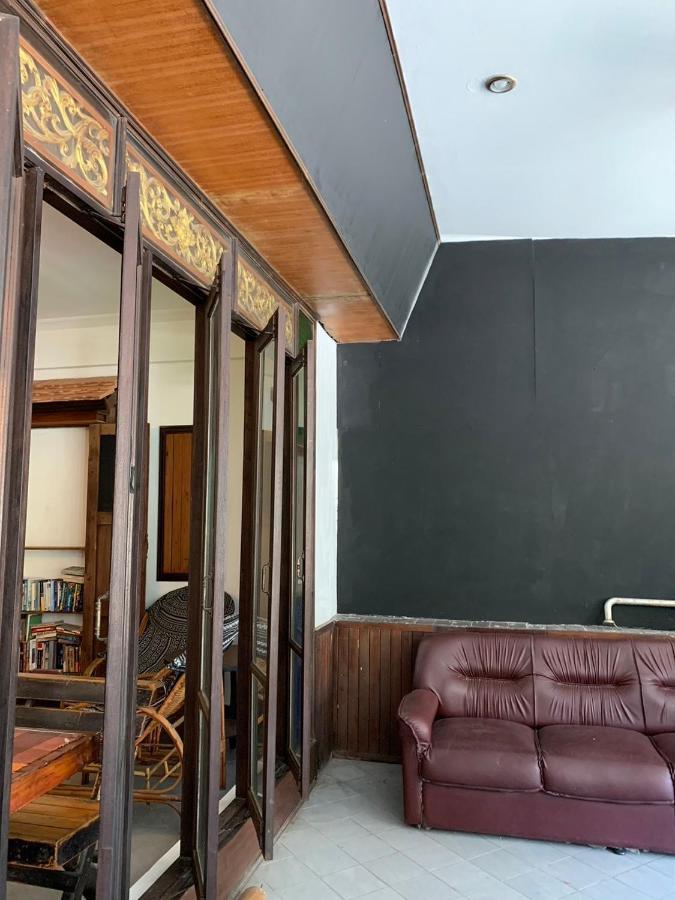 Revolution Hostel Chiang Mai Esterno foto