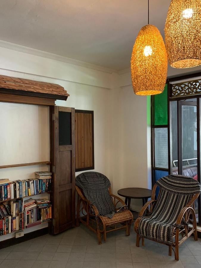 Revolution Hostel Chiang Mai Esterno foto