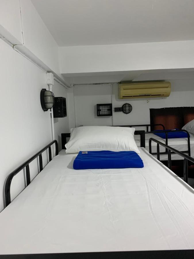 Revolution Hostel Chiang Mai Esterno foto