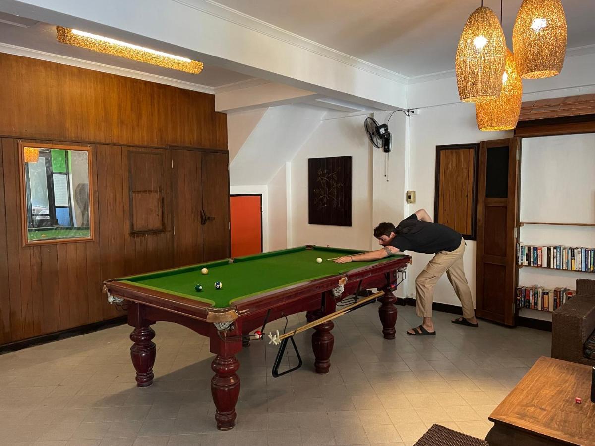 Revolution Hostel Chiang Mai Esterno foto