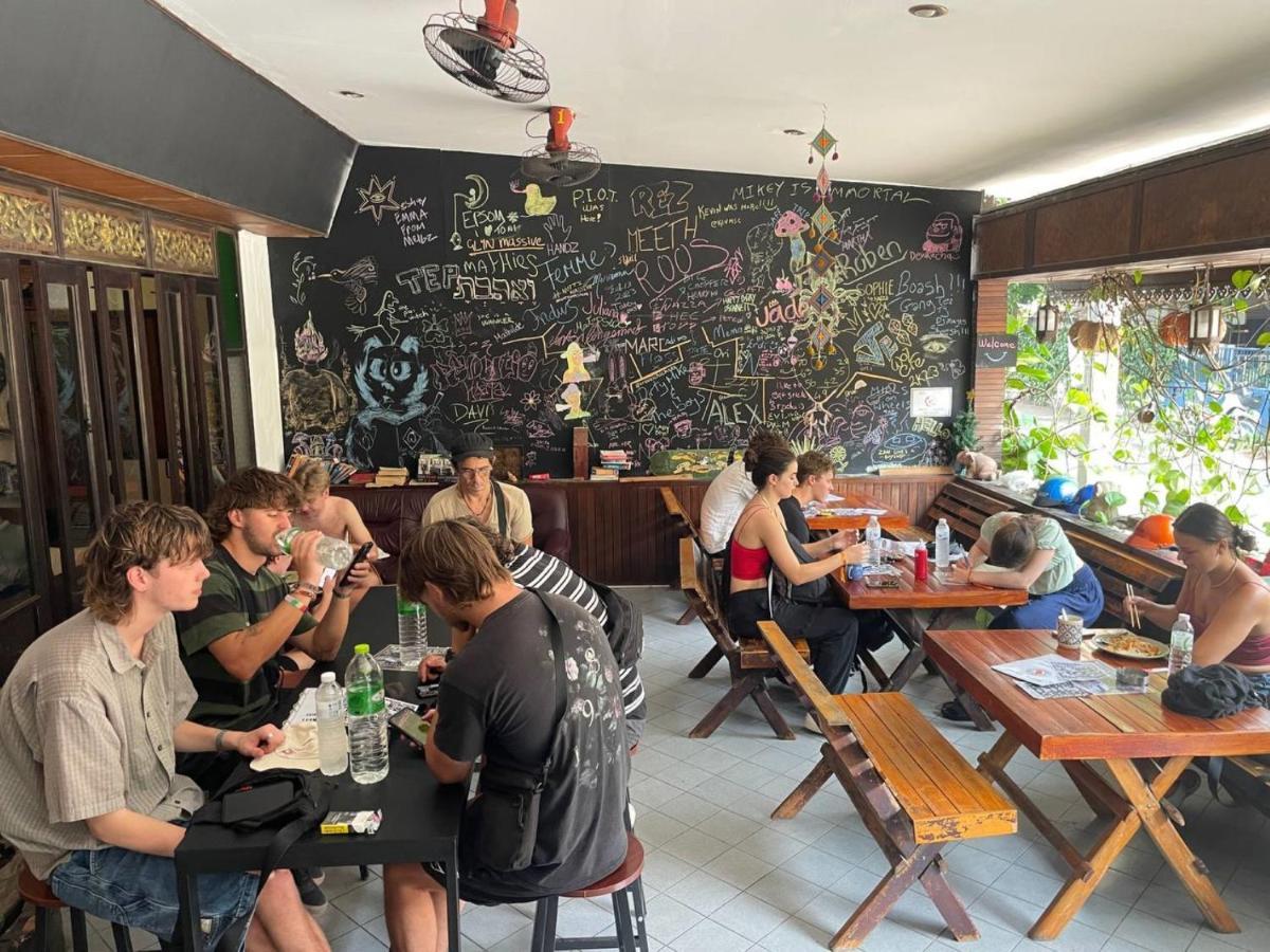 Revolution Hostel Chiang Mai Esterno foto