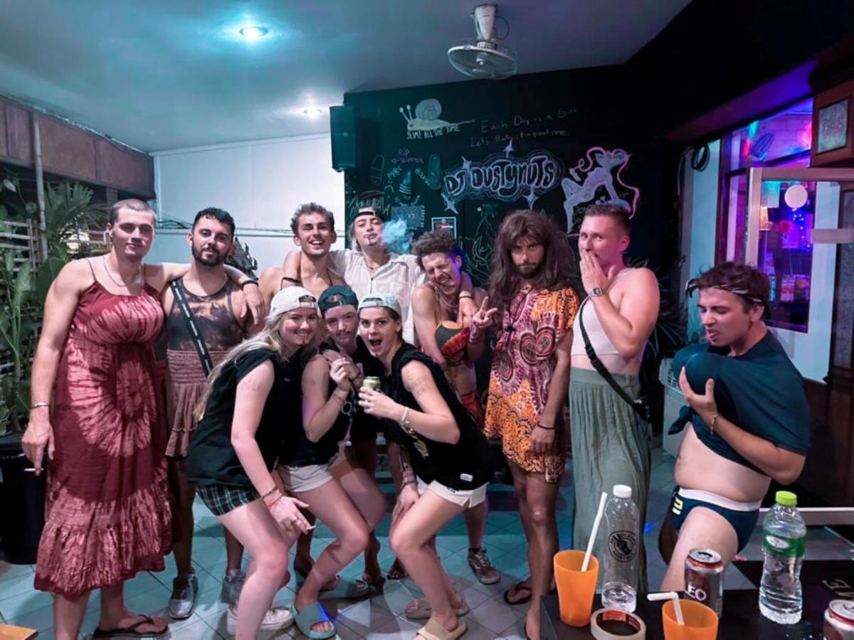 Revolution Hostel Chiang Mai Esterno foto